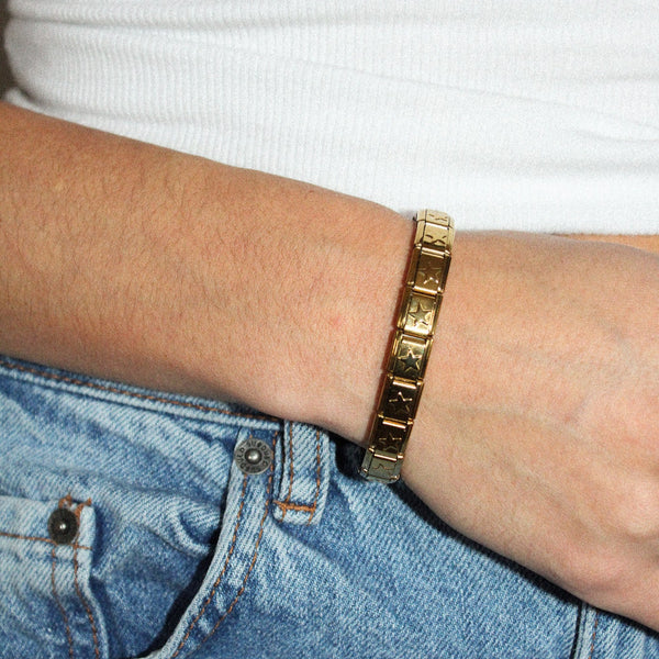Pulsera de estrellas doradas