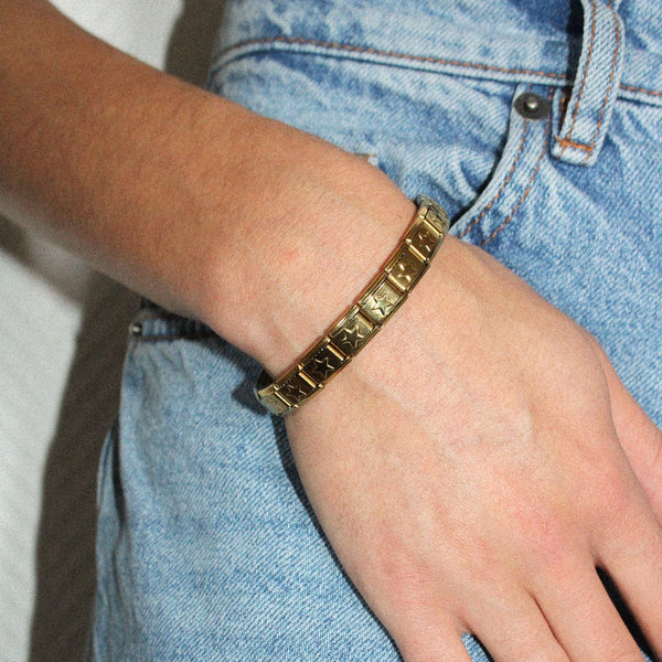 Pulsera de estrellas doradas