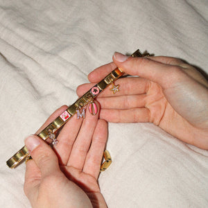 Pulsera con dijes de chile